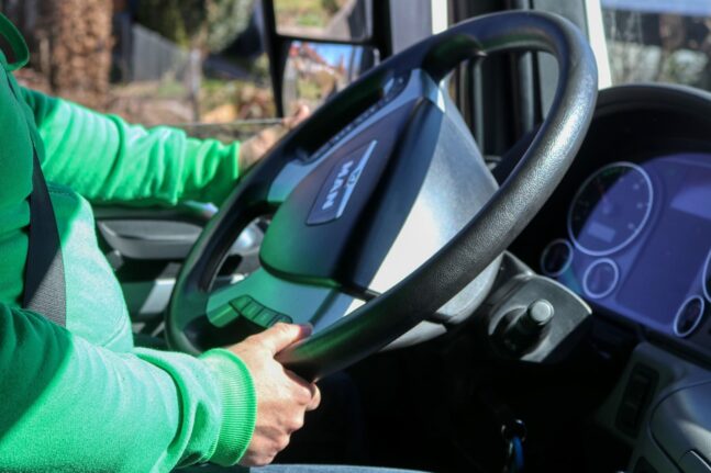 Vrachtwagenchauffeur Vrachtwagenchauffeur achter het stuur