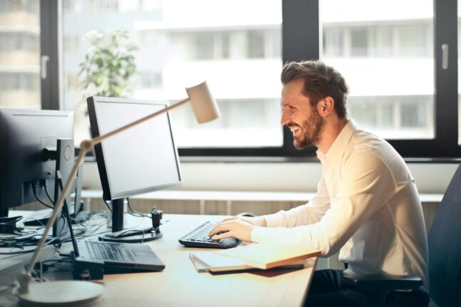 Efficiënt Logistiek Beheer met Adaption’s Logistic Cloud Suite Werken met de Logistic Cloud Suite van Adaption, inclusief de WMS-, TMS- en FMS-systemen voor efficiënt logistiek beheer.