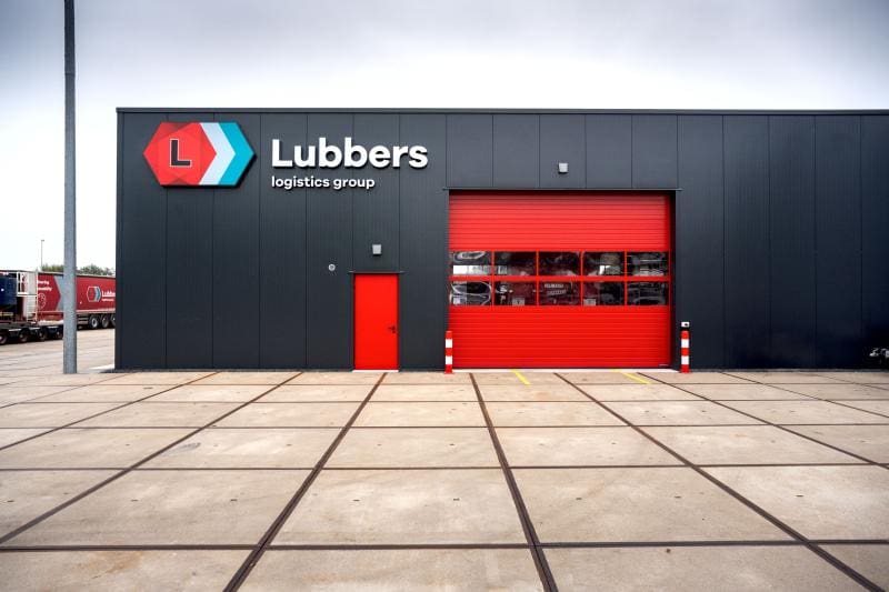 Lubbers Projects and Services is gespecialiseerd in het organiseren en uitvoeren van complexe projecten waarbij logistiek, transport, kraanwerk, verhuur en eigen personeel samenkomen.