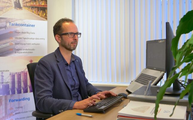 In deze blog lees je het verhaal van Ronald. Over zijn weg langs internationale IT-projecten en transportmanagement, tot aan het ontstaan van Adaption en zijn visie op logistieke software die meebeweegt met de praktijk.